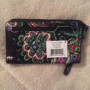 NWT Front zip Vera Bradley wristlet, Kiev Paisley